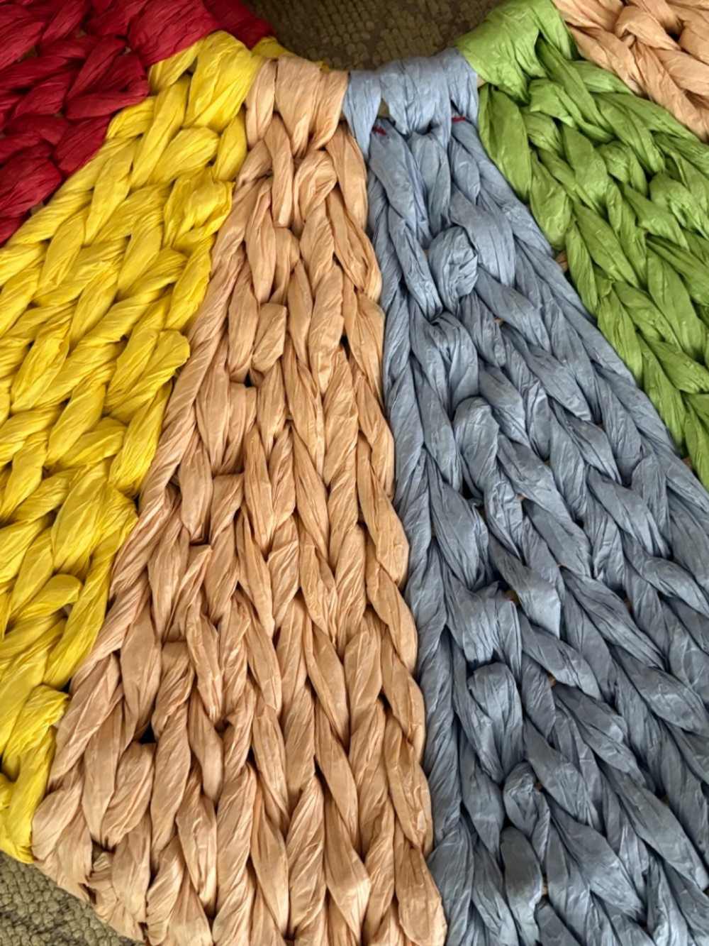 Women’s Colorful Straw Bag - Picture 3 of 7